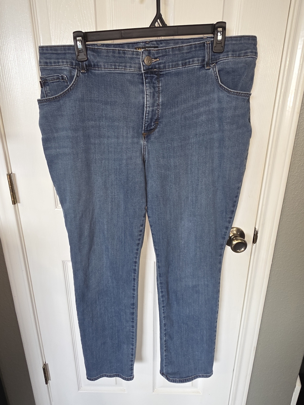 Lee Women's Straight Leg Denim Jeans in Medium Blue